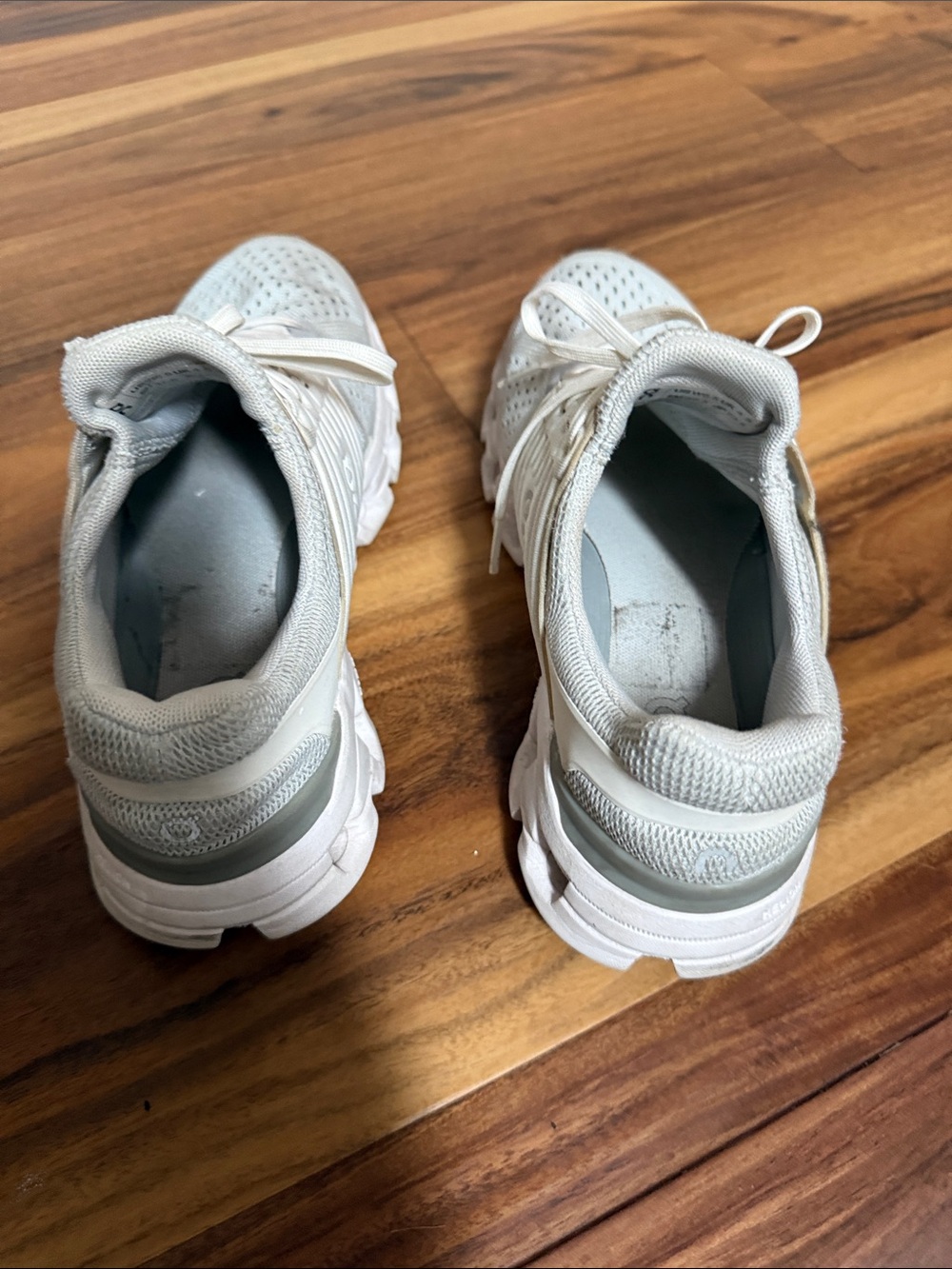 Lightweight White Running Shoes - Picture 3 of 6